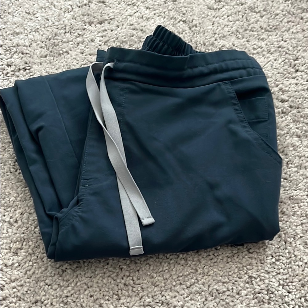 Figs Small Scrubs